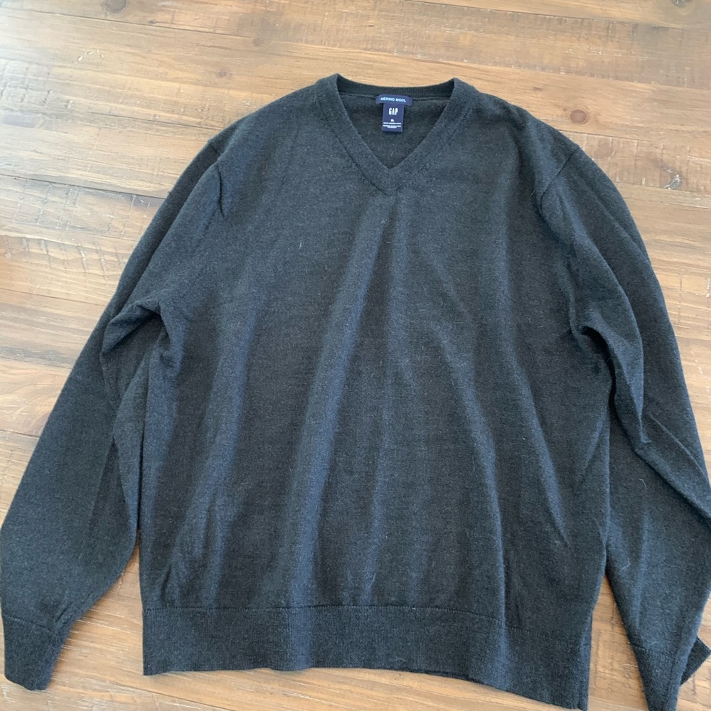 Men’s merino wool V-neck sweater XL